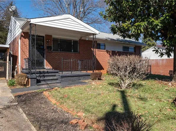 2221 NE 22nd St, Winston Salem, NC 27105