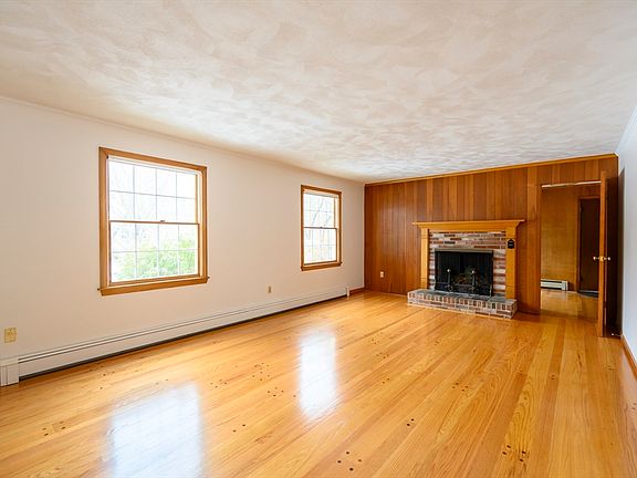 5th image of 208 Rolling Ridge Rd