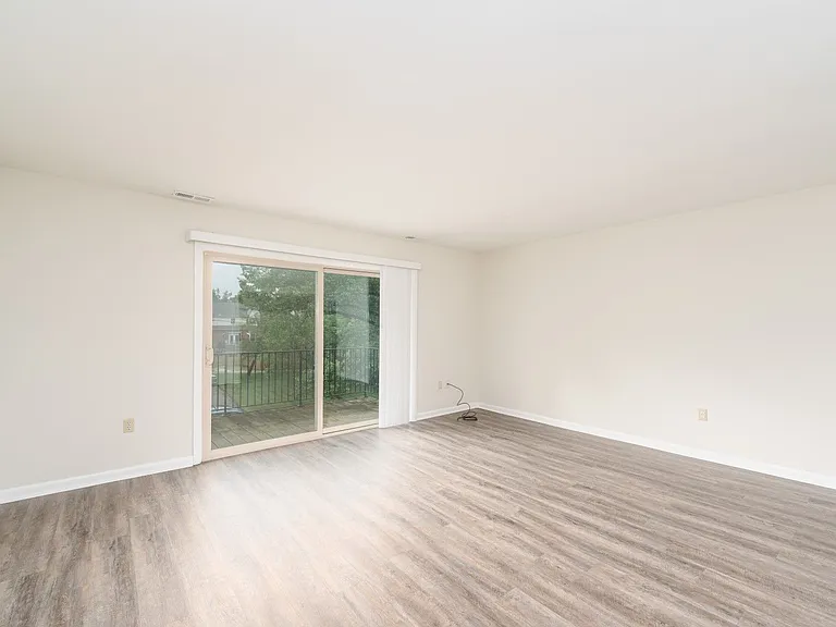 Brooke Court Apartments — Photo 3