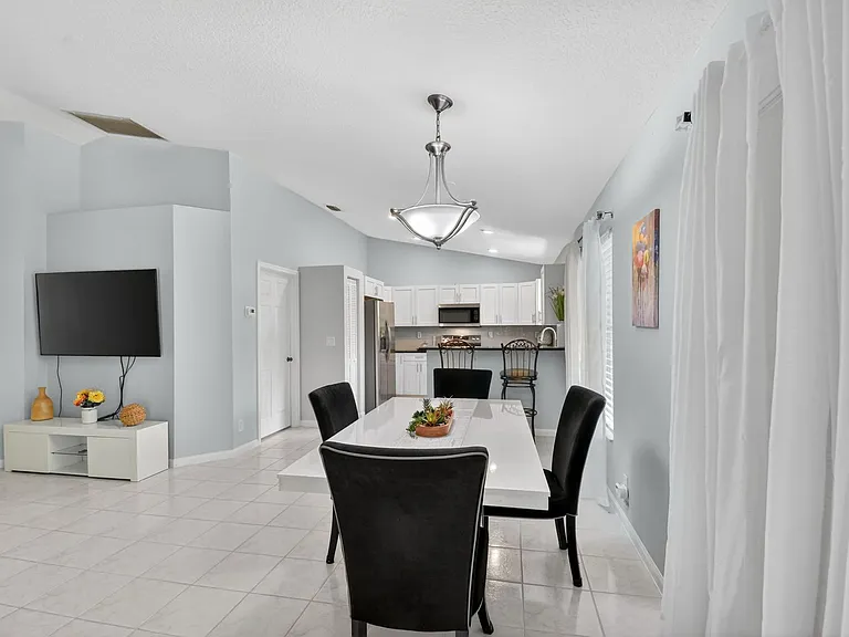 1080 Salmon Isle — Photo 11