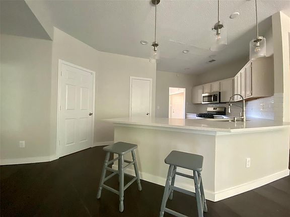4th image of 1307 Meadowbrook Dr