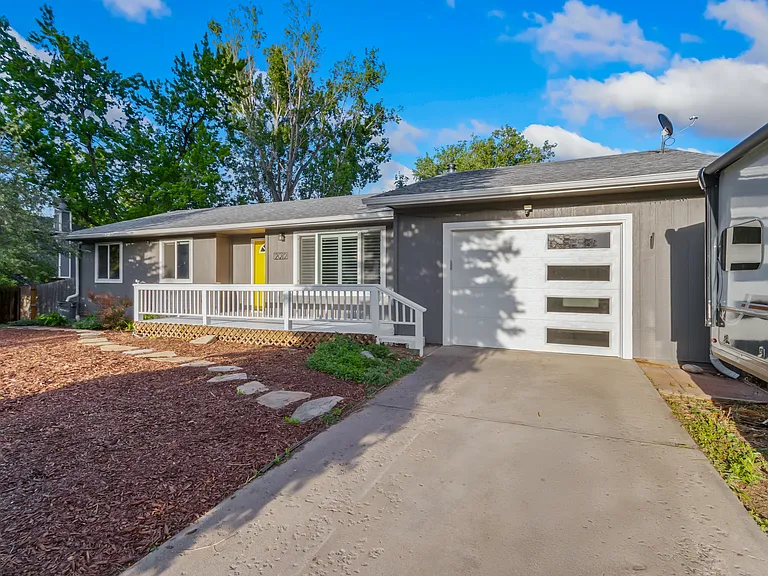 2912 Loch Lomond Dr — Photo 2