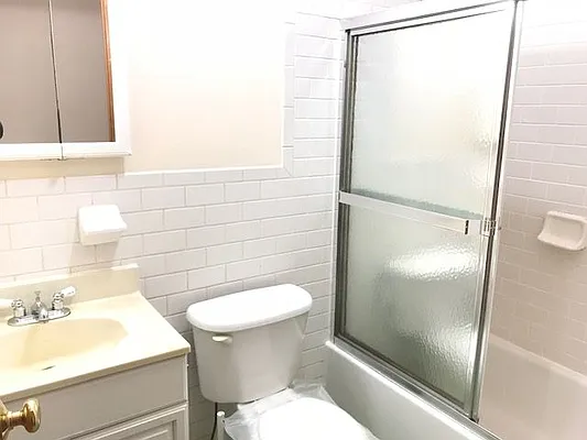 Rented by Olympic CIty Real Estate | media 7