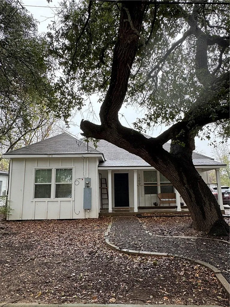 2 bed, 990 sqft, $1,500 — Photo 1