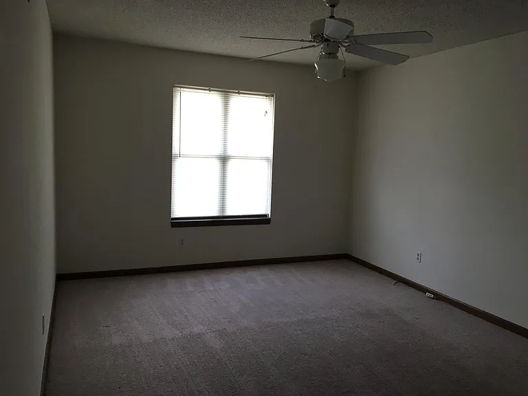 8815 W 77th St — Photo 10
