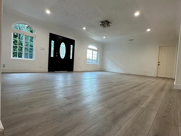6742 Radford Ave — Photo 4