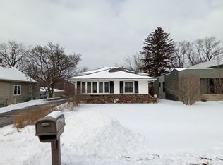 210 Willard Pl, Westmont, IL 60559
