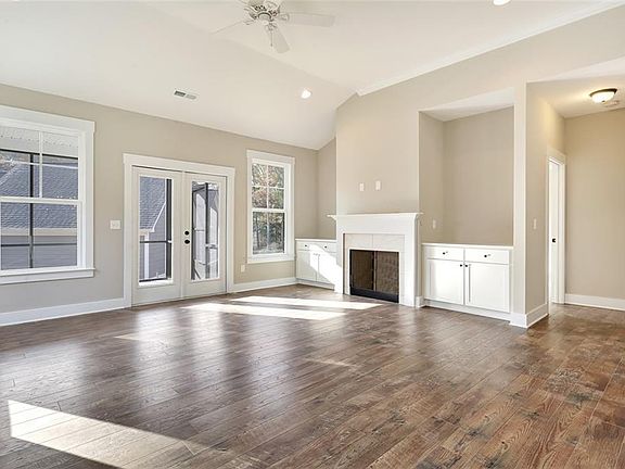 5th image of 203 Kennedy Ln