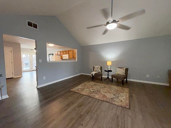 4th image of 429 Scottsdale Cir