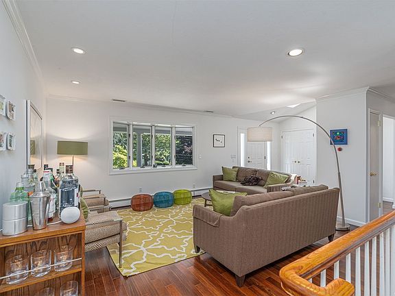 4th image of 1165 Saltaire Way