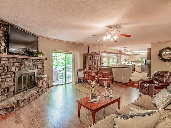 5th image of 40 Grisham Dr