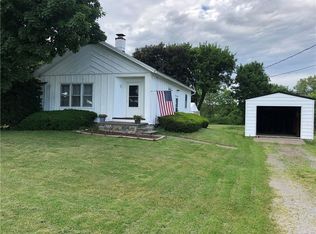 6623 Sweetland Rd, Stafford, NY 14143