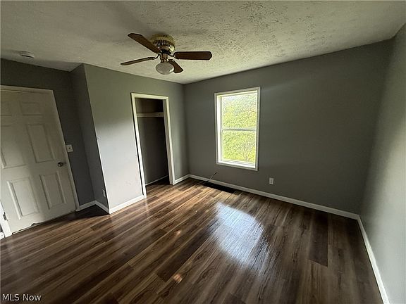 5th image of 371 Beth St
