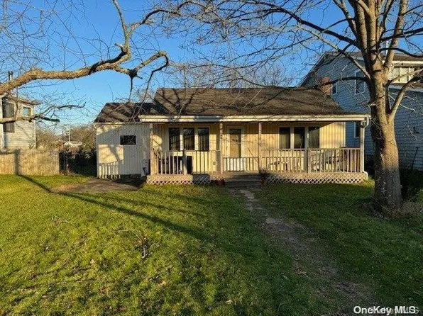 39 Abby Lane, Shirley, NY 11967