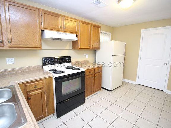 2nd image of 707 Henderson Dr