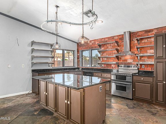3rd image of 2661 E Verbena Dr