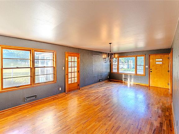 3rd image of 404 N State St