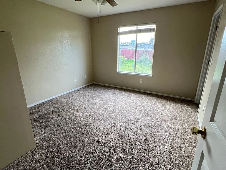 1417 Hall Ave — Photo 16