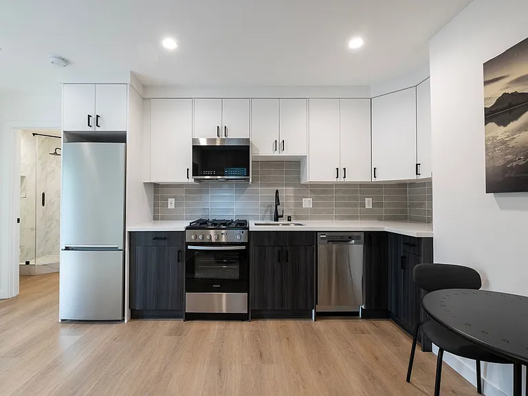 611 N Occidental Blvd — Photo 10