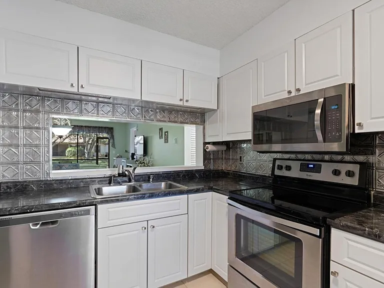 3325 Jaywood Ter #1090 — Photo 3