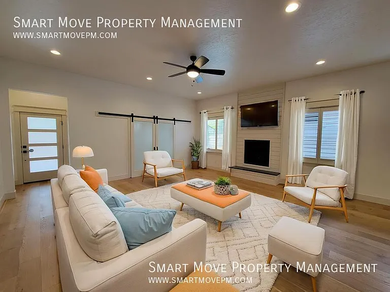 2463 N Ashgrove Ln — Photo 4