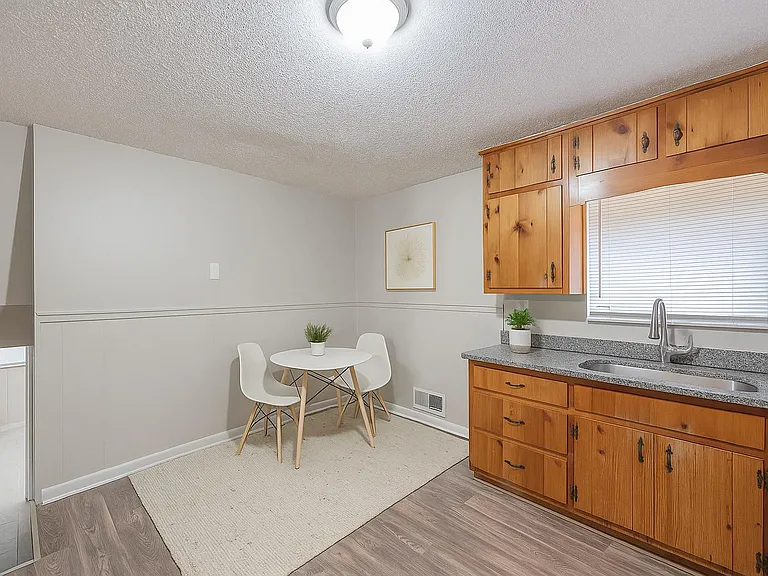 Canaan Dr SE — Photo 2