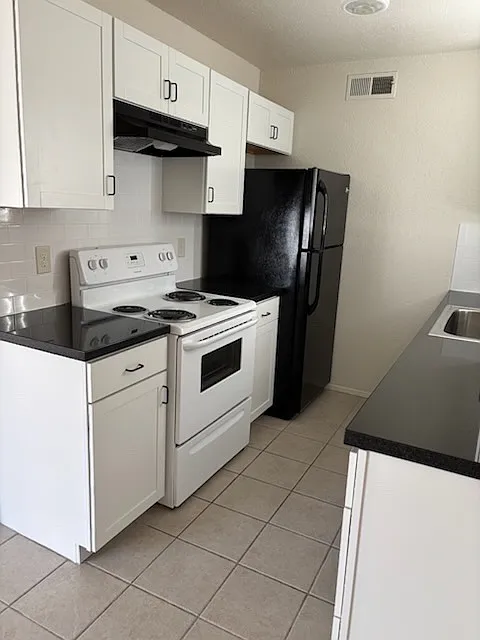 Building Photo - 808 Natalie St #D