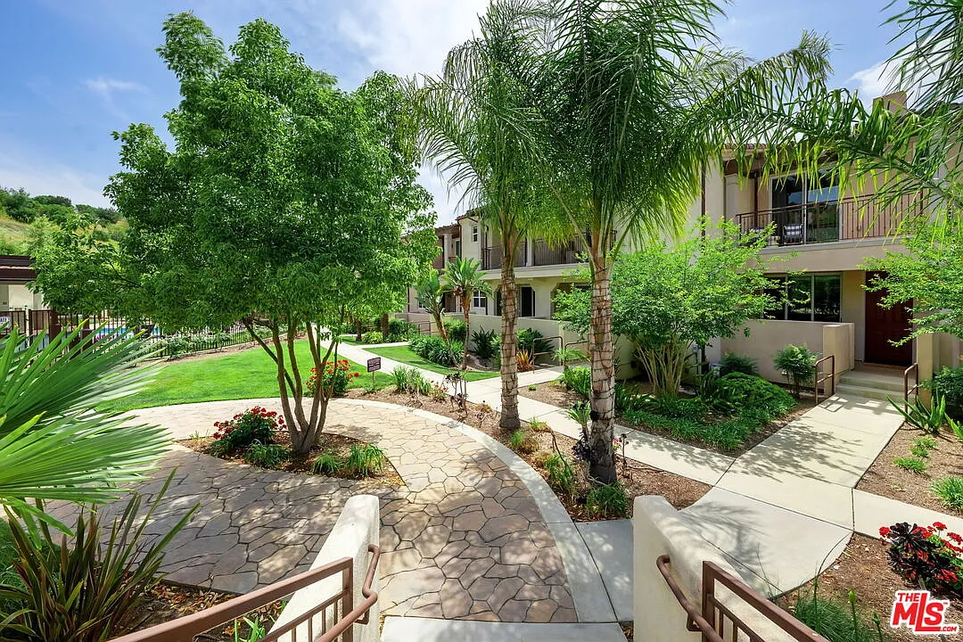 3 bed, 2.5 bath, 1678 sqft, $6,695 — Photo 3