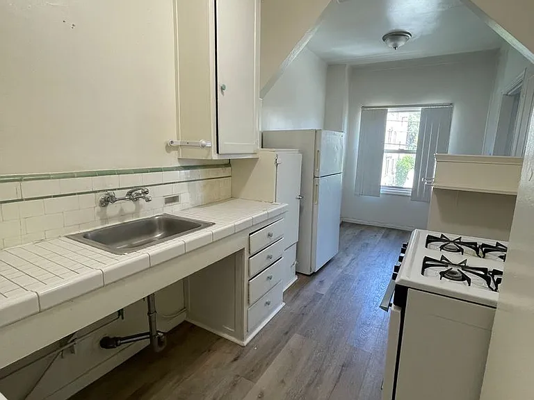 2516 Piedmont Ave — Photo 35