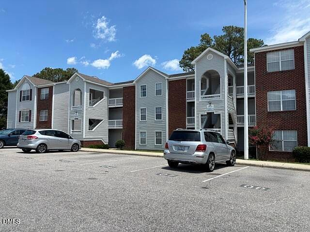 1st image of 275 Waterdown Dr APT 7
