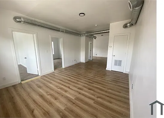 2915 E 130th St #3 — Photo 9