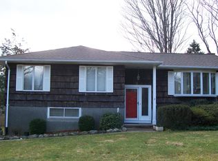 2 Dalewood Ln, Valhalla, NY 10595