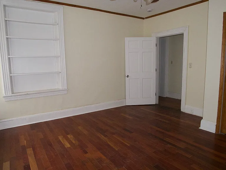 1020 Ferry St — Photo 4