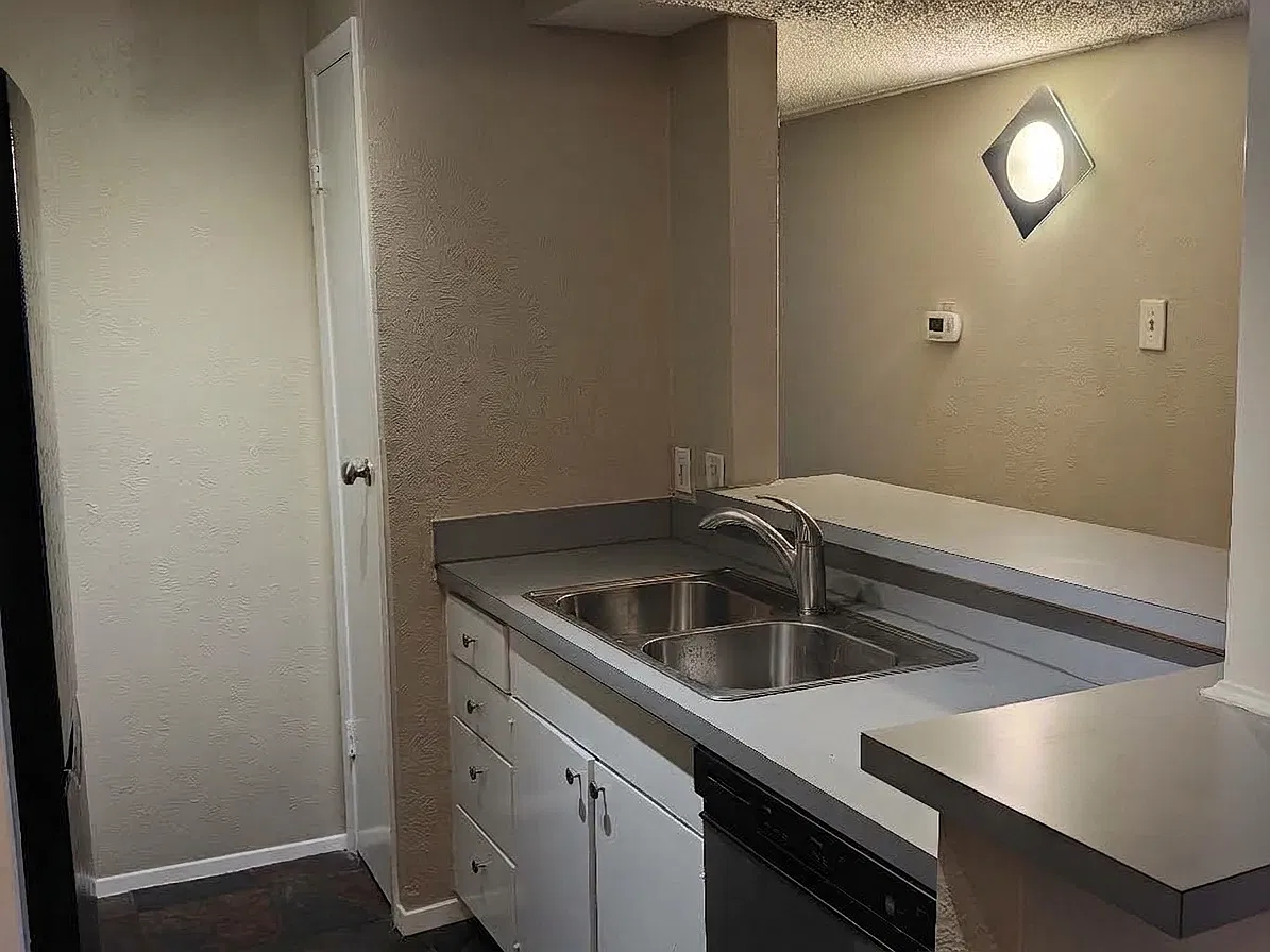 2 bed, 841 sqft, $1,400 — Photo 2