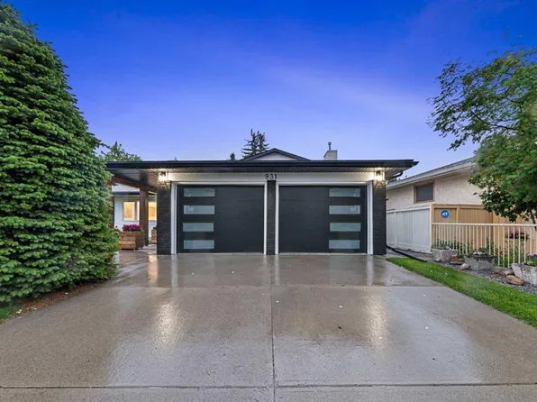 931 W Parkwood Way SE, Calgary, AB T2J 3V4