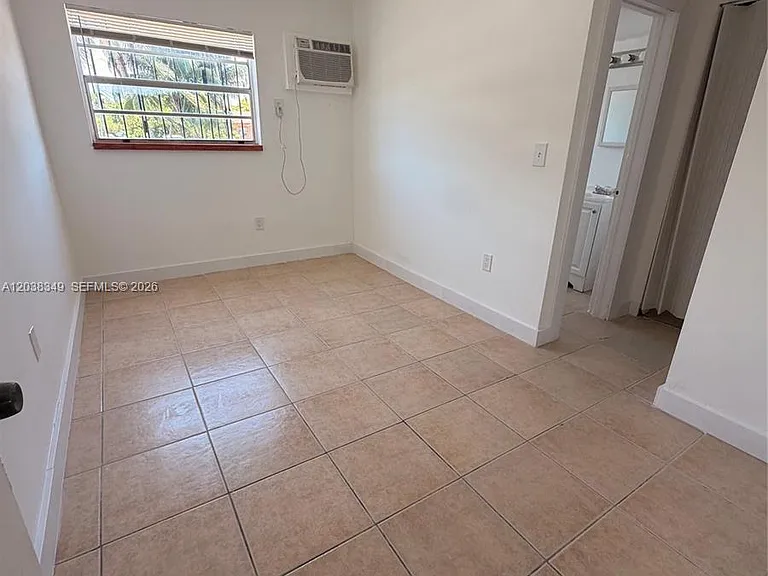 8450 NE Miami Ct #4 — Photo 4