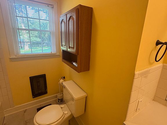 5th image of 3030 Middlebrook Dr