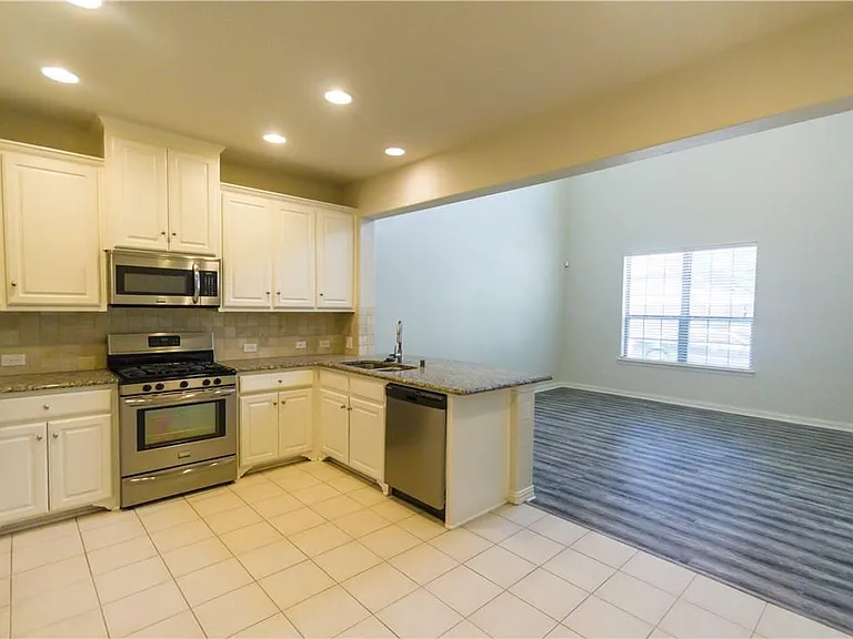226 Alexandra Ave — Photo 4