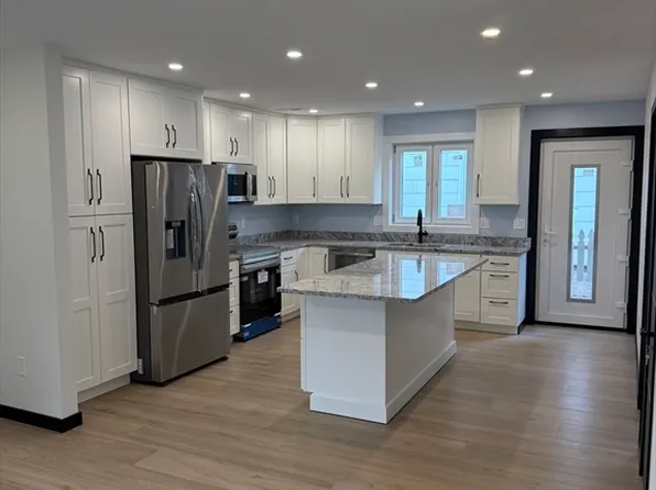35 Greendale Ave, Worcester, MA