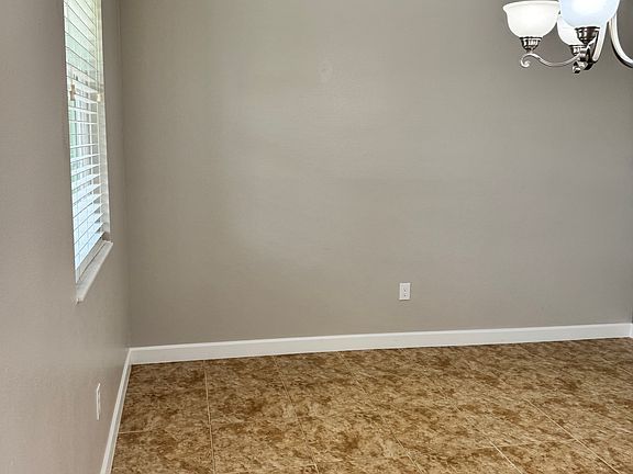 5th image of 9122 Savannah Grove Ln