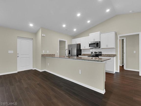 4th image of 340 NE 27th Terrace Cpe
