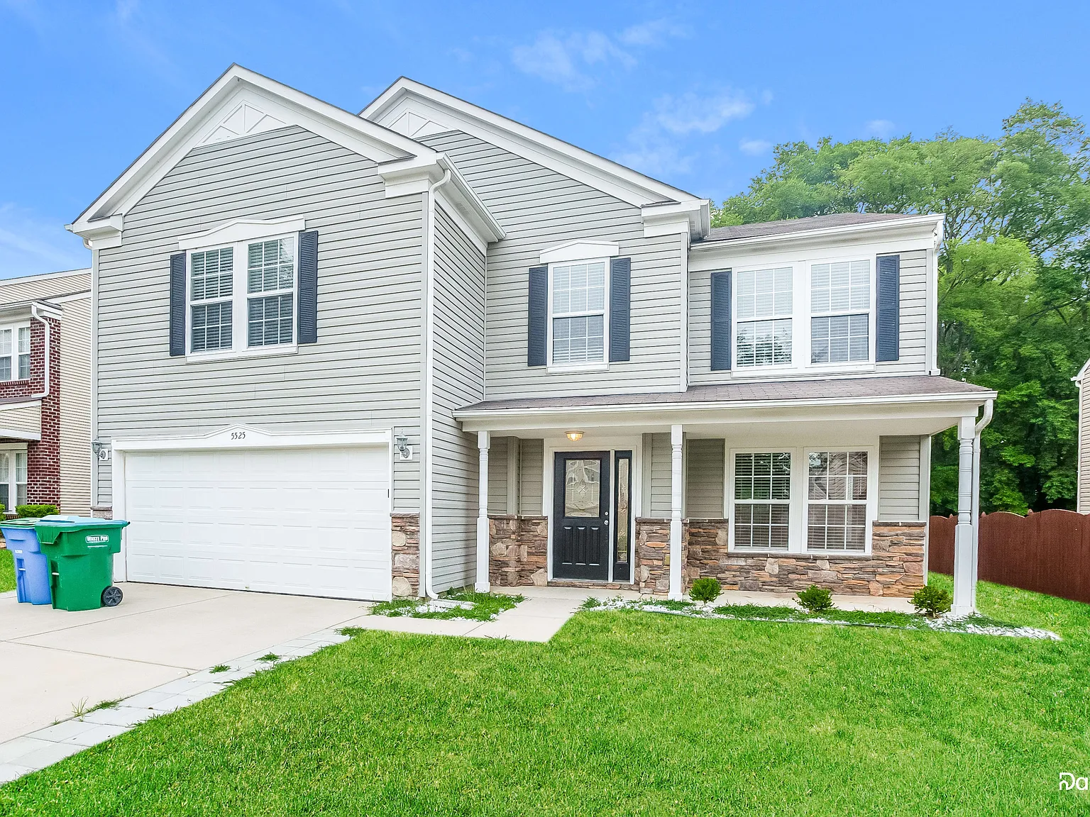 3 bed, 2.5 bath, 3290 sqft, $2,445 — Photo 3