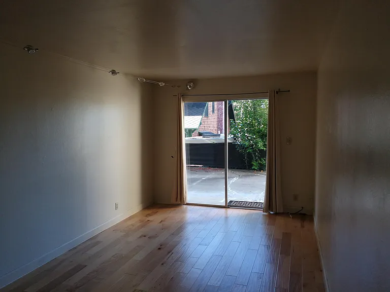 2535 College Ave — Photo 8