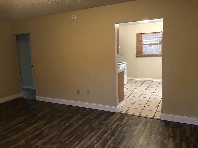 2401 Everett St — Photo 10