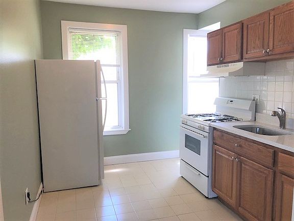 2nd image of 134 Fayette St #2