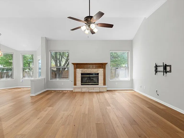 5301 Deerwood Ln — Photo 6