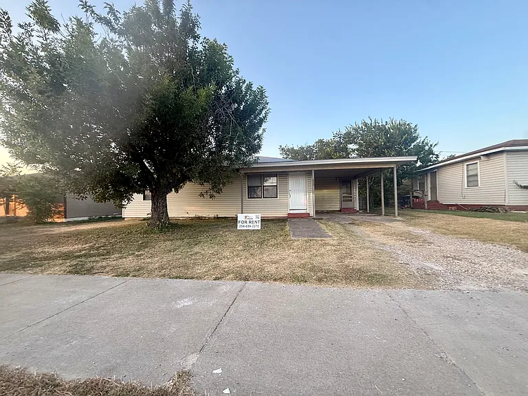 620 W Avenue B — Photo 41