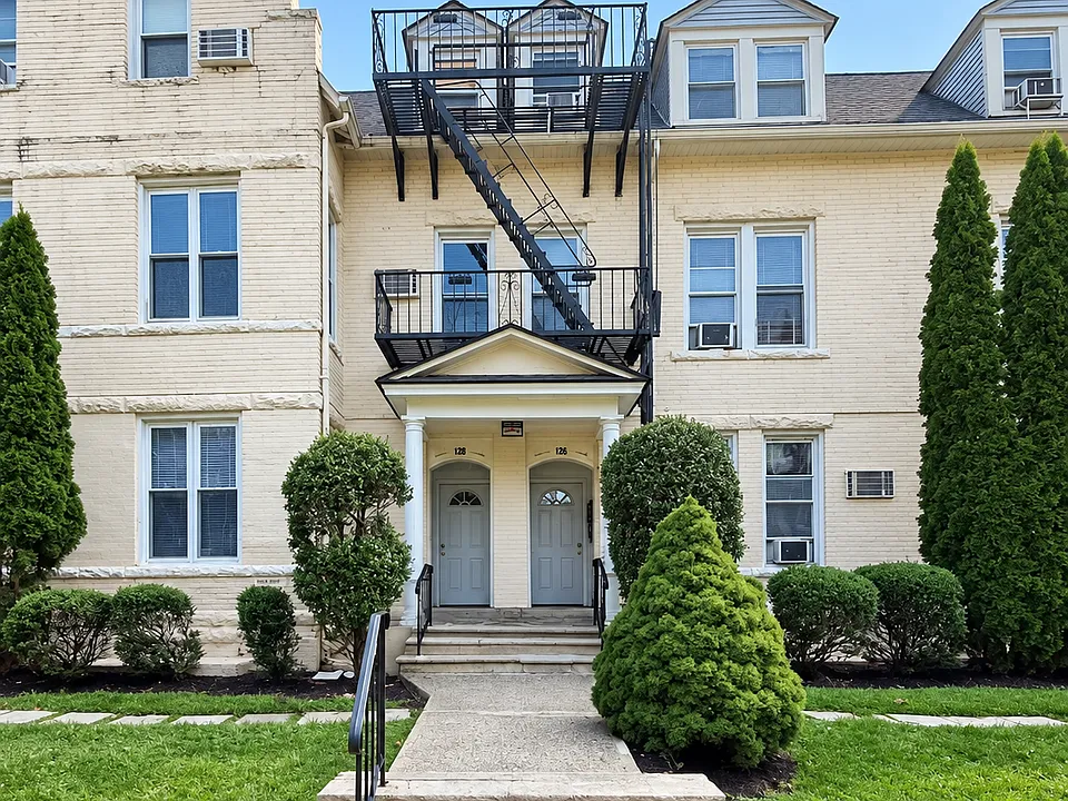 16 Grove St #2F