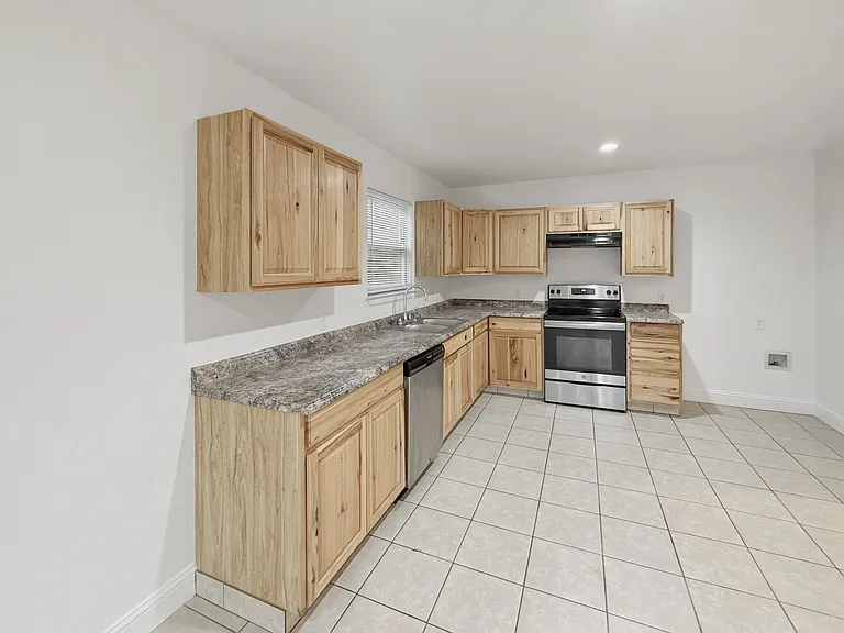 1020 Corral Dr — Photo 7