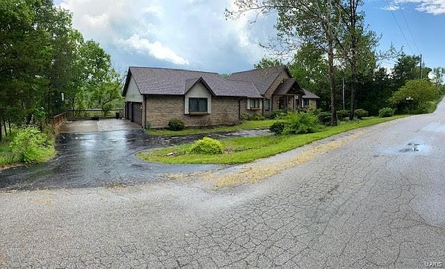2nd image of 10448 Lake Crest Dr